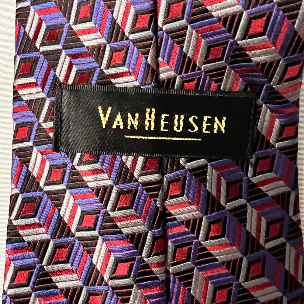 Van Heusen Mens Red Blue Geometric 3D Cube Pattern 100% Silk Necktie 3.75" Wide